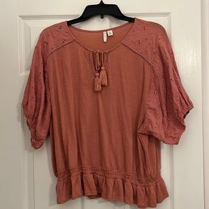 EST. 1946 Top. Mauve. XL. Good used condition.